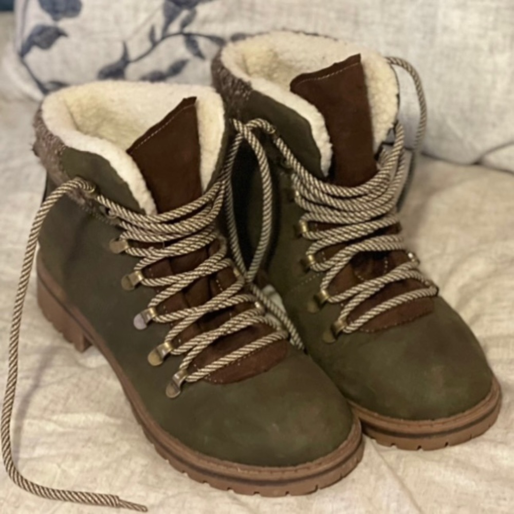 Big Buddha lace up boots Size 8 Womens